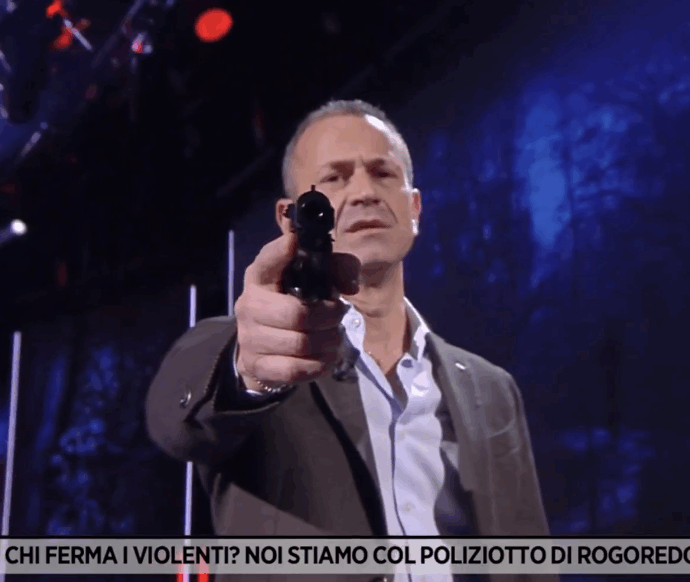 Punta una pistola giocattolo verso la telecamera: “Se ci chiamate forze dell’ordine ci deve essere un motivo, lo Stato deve poter essere lo Stato”. L’intervento dell’ispettore sindacalista Paolo Macchi a Fuori dal Coro