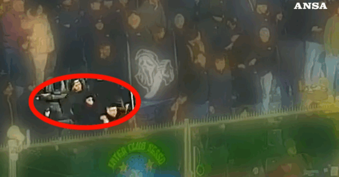 Petardo contro Audero a Cremona, nel video il lancio da parte dell’ultras dell’Inter (poi arrestato)