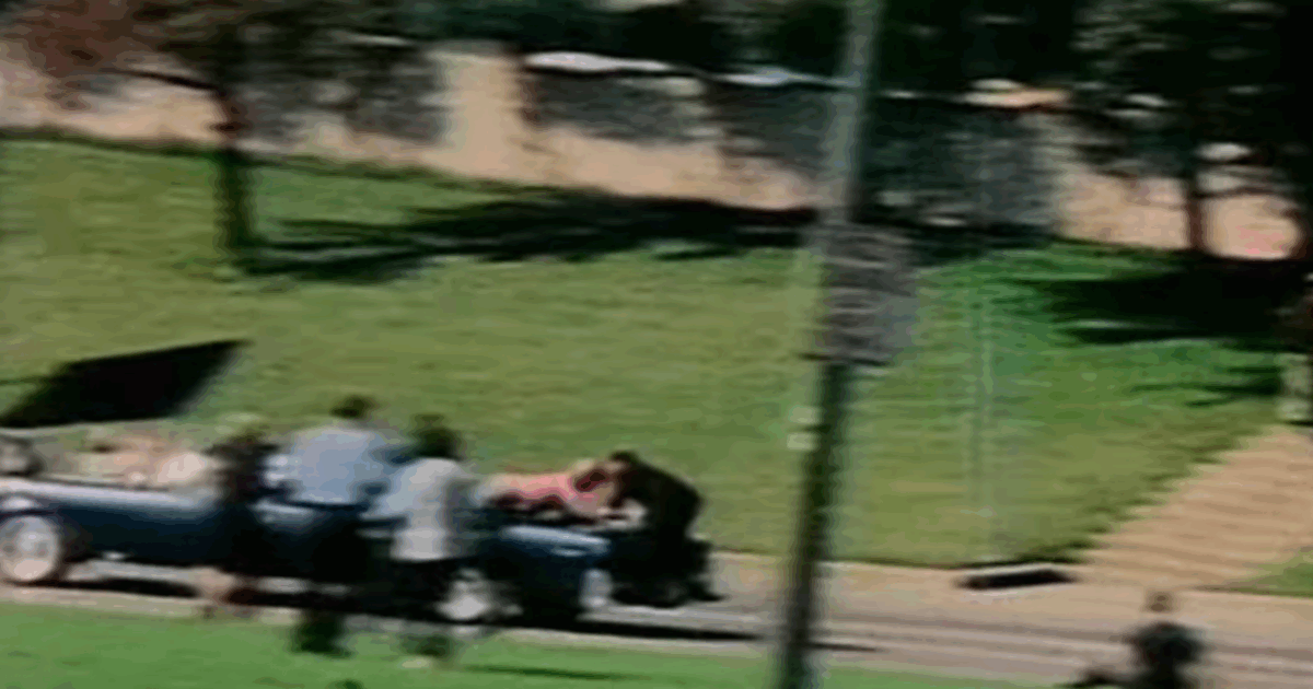 “La chiave per smascherare uno dei più grandi insabbiamenti della storia”: un filmato inedito potrebbe riaprire il caso dell’assassinio di John F. Kennedy