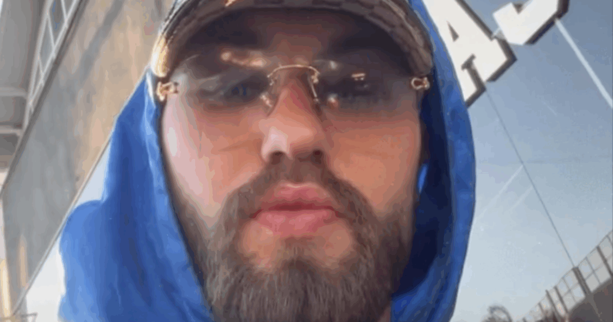 “Hanno provato a rubarmi le collane e gli ho spezzato i denti”: l’attore di Mare Fuori Artem Tkachuck di nuovo nei guai per una rissa