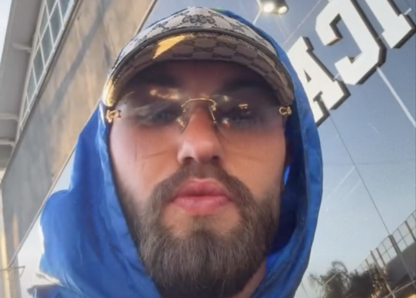 “Hanno provato a rubarmi le collane e gli ho spezzato i denti”: l’attore di Mare Fuori Artem Tkachuck di nuovo nei guai per una rissa “Hanno provato a rubarmi le collane e gli ho spezzato i denti”: l’attore di Mare Fuori Artem Tkachuck di nuovo nei guai per una rissa