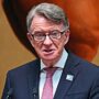 Copertina di Caso Epstein: l’ex ministro Mandelson si dimette da Lord. Starmer: “Vergognosa la diffusione di mail”