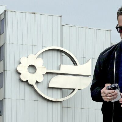 Copertina di Mediaset vede, Meta provvede Corona espulso da tutti i social