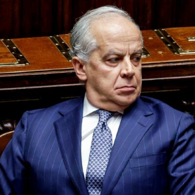 Copertina di Piantedosi non vuole l’opposizione in piazza: “Dà impunità ai violenti”