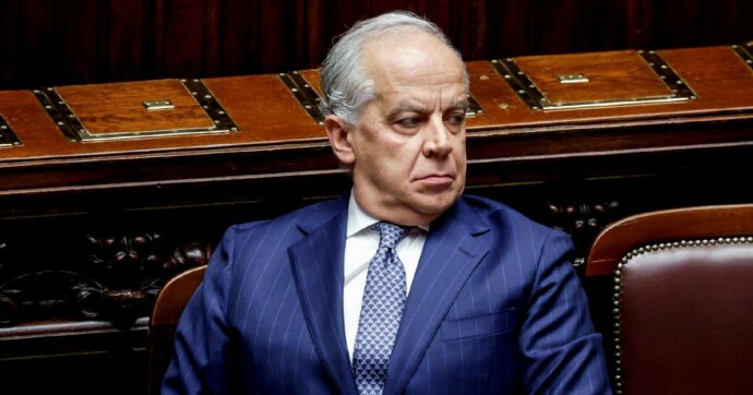 Piantedosi non vuole l’opposizione  in piazza: “Dà impunità ai violenti”