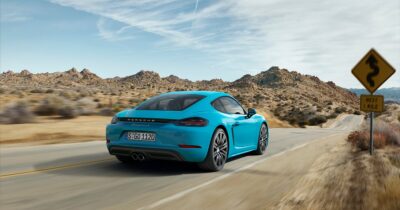 Copertina di Porsche valuta lo stop alle versioni elettriche di Boxster e Cayman per tagliare i costi
