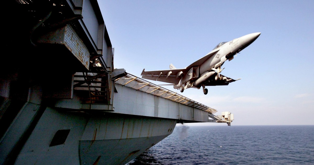 Usa abbattono drone iraniano che si stava avvicinando alla portaerei Abraham Lincoln nel Mar Arabico Usa abbattono drone iraniano che si stava avvicinando alla portaerei Abraham Lincoln nel Mar Arabico