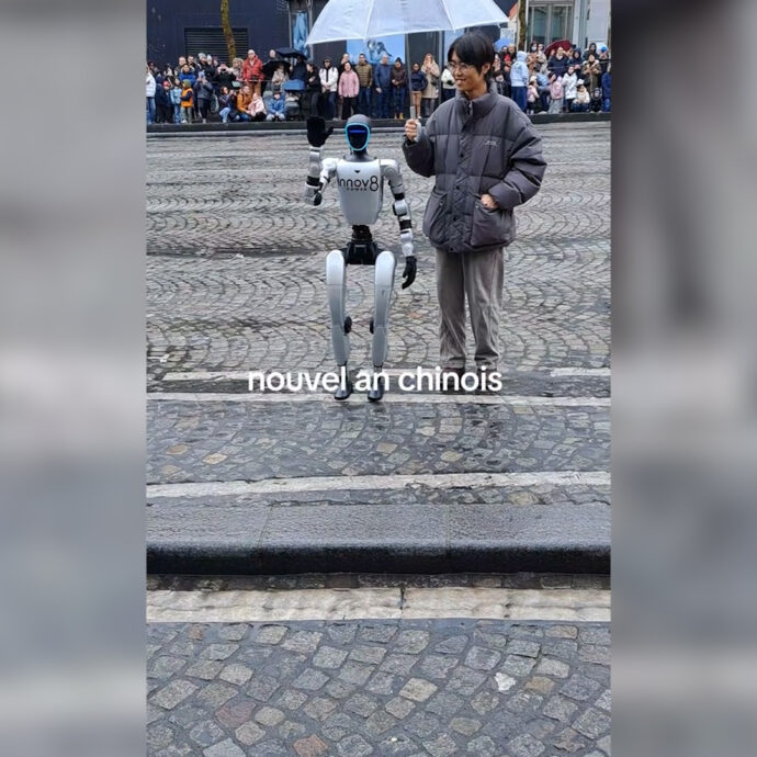 Robot umanoide ruba la scena al Capodanno cinese di Parigi: la sorpresa del pubblico – Video