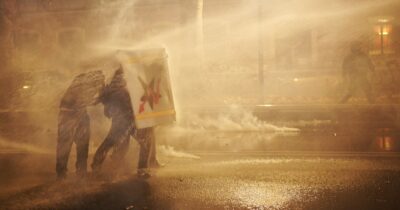Copertina di A Torino violenze ingiustificate anche su manifestanti pacifici: serve un identificativo per le divise
