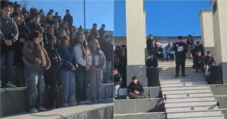 Copertina di Morte di Paolo Mendico, un gruppo di studenti ha manifestato in difesa di preside e prof: “Non siamo la scuola dei bulli”