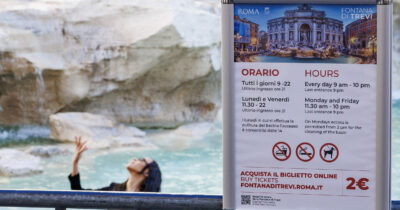 Copertina di Ticket per la Fontana di Trevi, la presidente delle guide turistiche: “Stanno vendendo ai turisti un bene patrimonio Unesco”