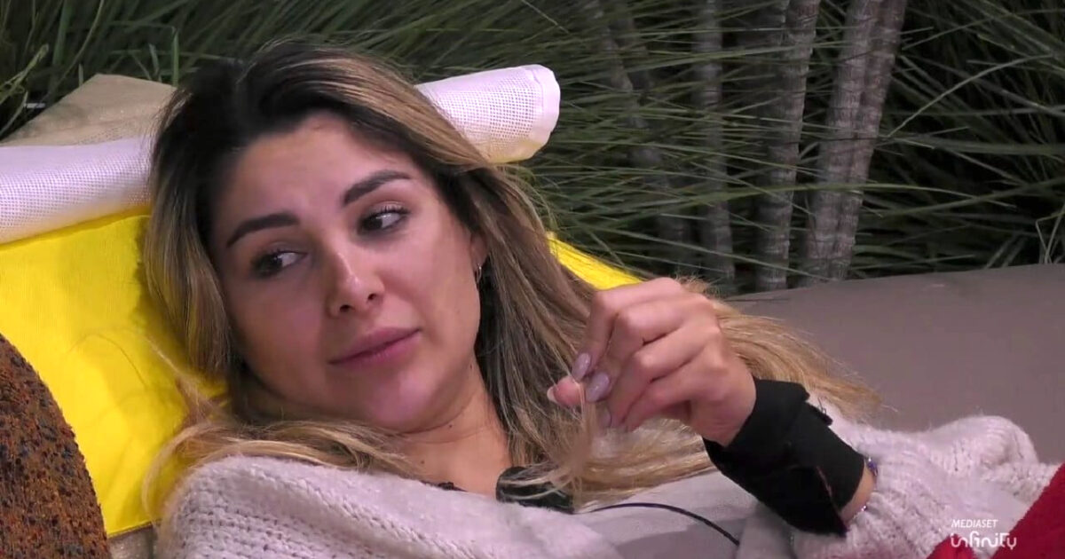 “Mi chiamano ‘Peppa Pig’, mi sono sentita a disagio. Per questo ho deciso di rimuovere chirurgicamente il doppio mento”: lo rivela l’ex gieffina Chiara Cainelli