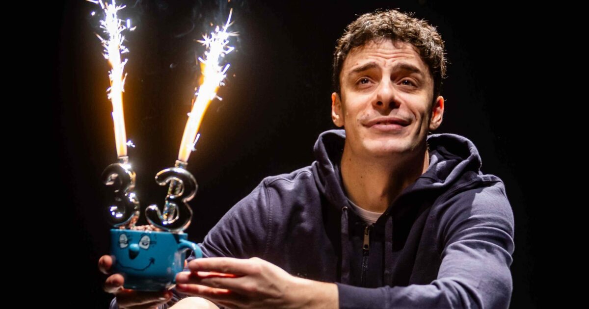 Bombardati da corpi perfetti, pornografia e vite a prova di “marketing”, combattiamo giorno per giorno per “I corpi che non avremo”. Ma riusciremo a salvarci?