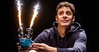 Copertina di Bombardati da corpi perfetti, pornografia e vite a prova di “marketing”, combattiamo giorno per giorno per “I corpi che non avremo”. Ma riusciremo a salvarci?