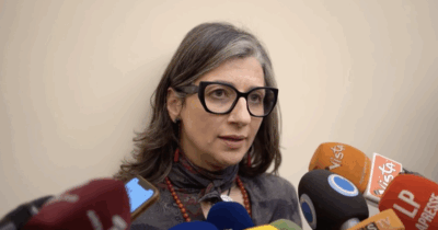 Copertina di Francesca Albanese: “Sanzioni? Ho chiesto un incontro al Governo italiano, mi è stato negato. Negli altri paesi vengo trattata con rispetto”
