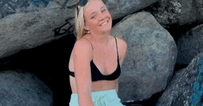 Copertina di Lo zaino si blocca nella seggiovia di un impianto sciistico: una 22enne muore per arresto cardiaco. L’azienda sotto accusa: “Collaboriamo con la polizia”