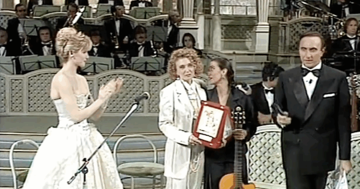 “Io e Rossana Casale balzate sul palco di Sanremo con i fischi per Renato Zero arrivato quinto, la puzza di frittura sui vestiti, io avevo il vestito macchiato di mostarda”: così Grazia Di Michele