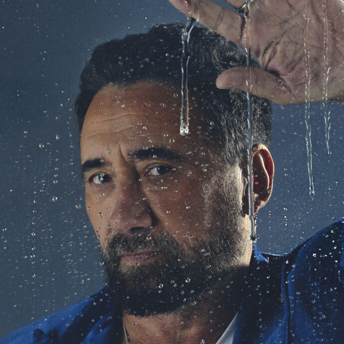 “I file di Epstein sono horror. La politica parla soltanto a se stessa, ha smesso di ascoltare. Mia moglie mi chiede ‘Senza di me che faresti?’, le rispondo ‘uscirei con gli amici'”: così Federico Zampaglione