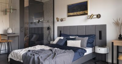 Copertina di “Amo mio marito, ma non voglio vederlo usare il water”:  clienti furibondi per la nuova tendenza dei bagni a vista (e senza porte) negli hotel