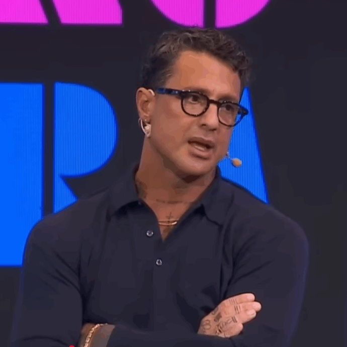 Fabrizio Corona: “Perché lo faccio? Per soldi. Ma la televisione per cosa è nata? Questa cosa, insieme ad altre, me ne ha fatti guadagnare un sacco. E lo faccio per un senso di verità”