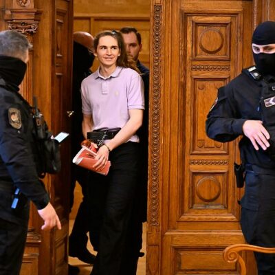 Copertina di Condannata a 8 anni di carcere in Ungheria l’attivista tedesca Maja T.. Era stata arrestata con Ilaria Salis