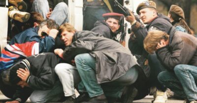 Copertina di Turisti cecchini a Sarajevo, indagini su registri di frontiera e passaporti. “Accertamenti su altri quattro italiani”