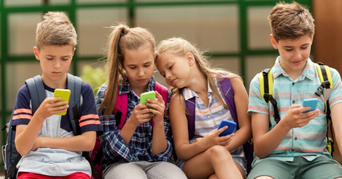 Divieto di social ai minori: il fronte dei governi contro Meta, Musk&Co.