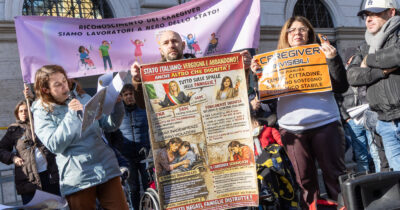 Copertina di “I caregiver familiari vanno riconosciuti come lavoratori”: oltre 8mila firme per la petizione di IoScelgo a governo e Parlamento