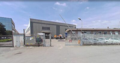 Copertina di Ingegnere morto schiacciato da una lastra in un’azienda a Cambiago