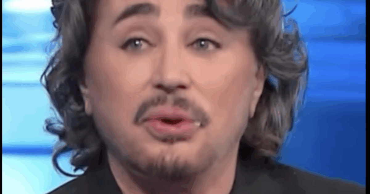 “Mamma è morta di Alzheimer, per 9 anni mi sono preso cura di lei. Ho rinunciato al lavoro e vivevo solo con la pensione dei miei genitori”: Scialpi si commuove