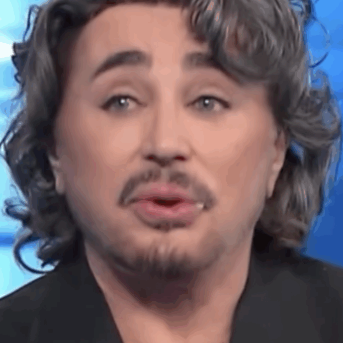 “Mamma è morta di Alzheimer, per 9 anni mi sono preso cura di lei. Ho rinunciato al lavoro e vivevo solo con la pensione dei miei genitori”: Scialpi si commuove