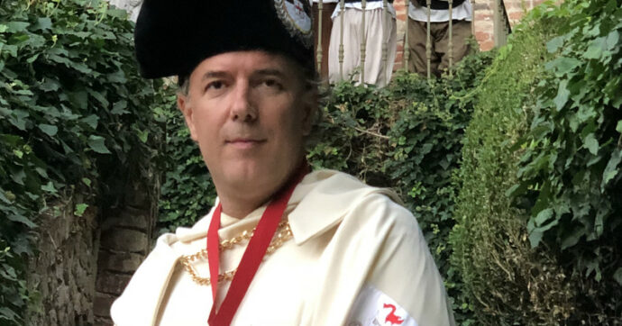 Crede ai fantasmi, vive in un castello e guida il team Vannacci a Torino: chi è Fabrizio Matta