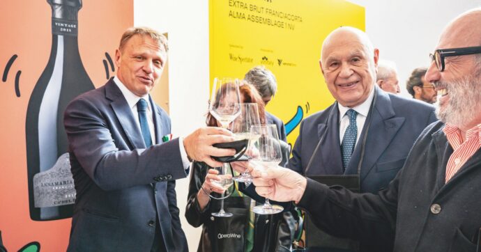 Gli spot di “Lollo” ubriaco d’amore per il vino e Bacco