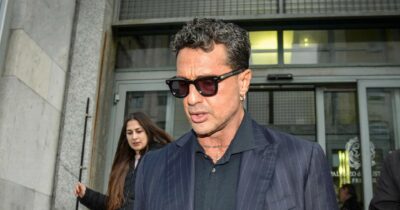 Copertina di Mediaset chiede a Corona 160 milioni di danni. E niente disco