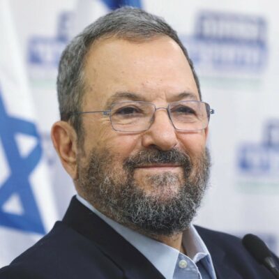 Copertina di “I servizi segreti di Israele controllavano l’edificio di Epstein a New York, nello stesso palazzo alloggiava anche l’ex premier Ehud Barak”: le rivelazioni nelle mail desecretate