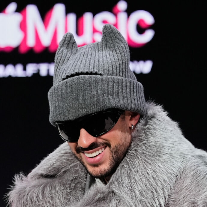 “Mia madre non è che credesse che fossi un grande artista, ma credeva che fossi una grande persona”: Bad Bunny all’Apple Music Super Bowl LX Halftime Show