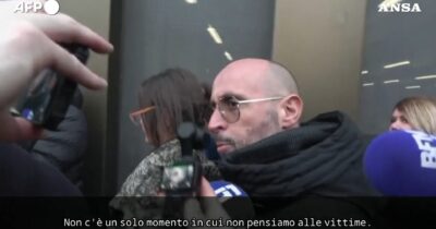 Copertina di Crans-Montana, Jacques Moretti all’interrogatorio del responsabile sicurezza del Comune: “Penso alle vittime ogni giorno”