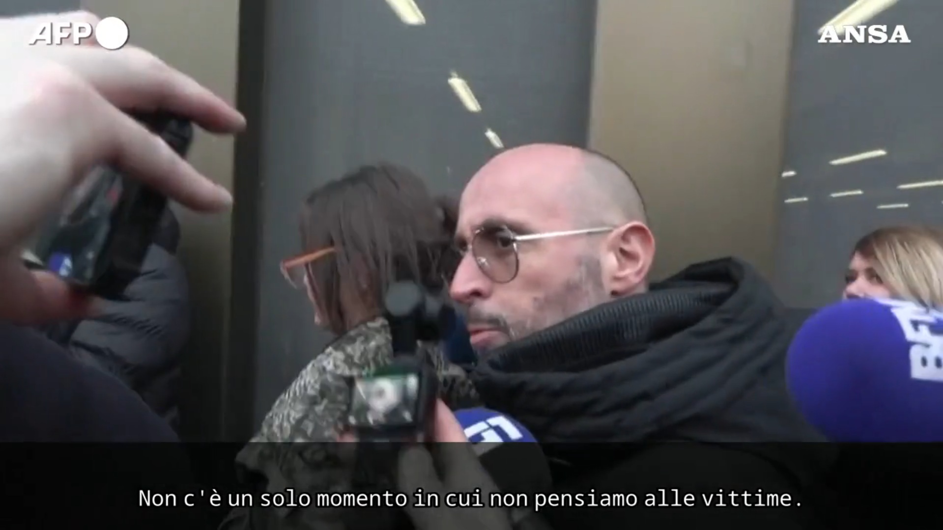 Crans Montana, Jacques Moretti all’interrogatorio del responsabile sicurezza del Comune: “Penso alle vittime ogni giorno”