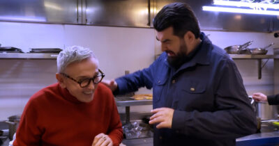 Copertina di “Assaggialo, abbi fede”: Barbieri fa mangiare a Cannavacciuolo una salsa “saporita” e si becca una “sberla” a Masterchef – Video
