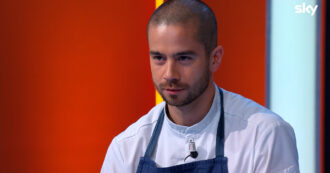 Copertina di Jeremy Chan torna a Masterchef ma la sua prova è un disastro: solo un aspirante chef centra il piatto. Cosa è successo