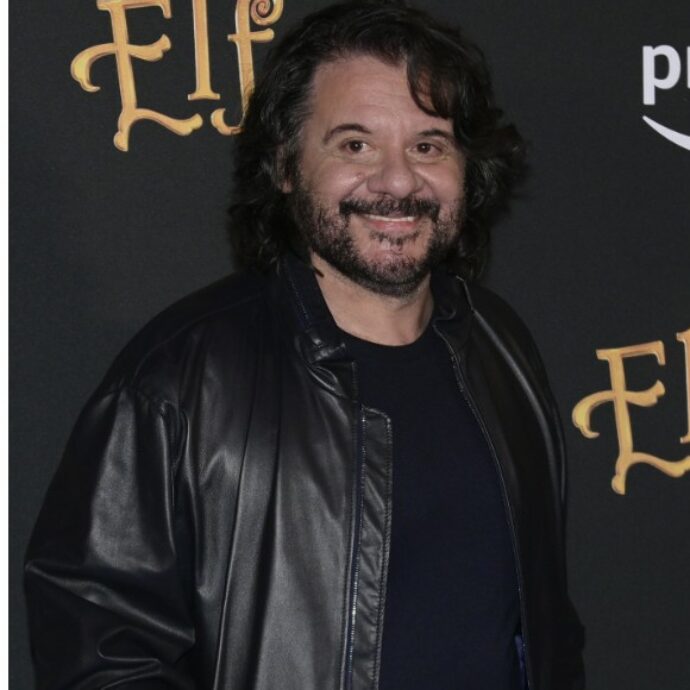 Lillo e Andrea Pucci co-conduttori del Festival di Sanremo 2026: l’annuncio (con gag) di Carlo Conti