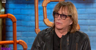 Copertina di “In casa non avevamo nemmeno la luce e c’erano scene molto brutte. Quel buio mi ha lasciato paura e tristezza. Mi nascondevo quando i miei litigavano”: così Enzo Paolo Turchi