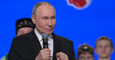 Copertina di Trattato per gli armamenti nucleari: Mosca pronta a una proroga, ma Trump vuole rinegoziarlo anche con Pechino (che declina l’invito)