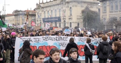 Copertina di “Fuori Vance e Rubio da Milano”. La protesta degli studenti nel giorno dell’inaugurazione delle Olimpiadi