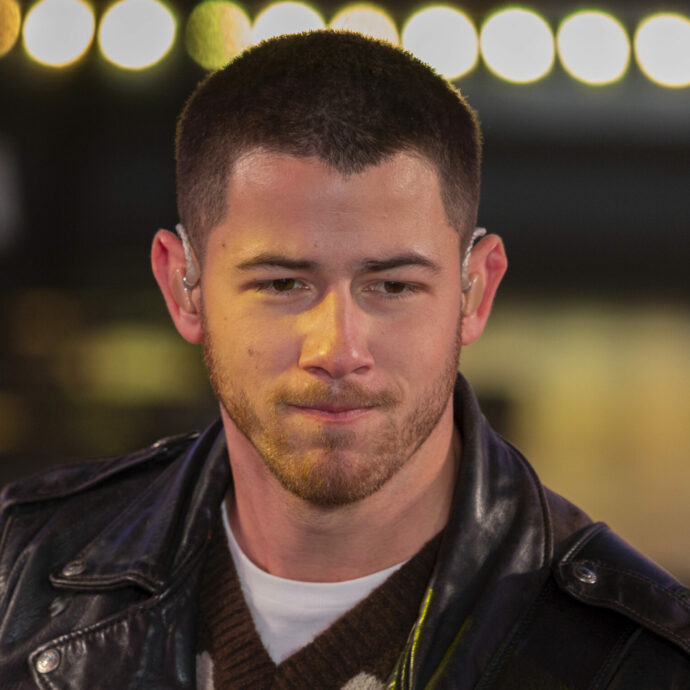 “Mia figlia è nata prematura, pesava 450 grammi ed era viola. Ha fatto sei trasfusioni di sangue per tre mesi”: il momento difficile di Nick Jonas