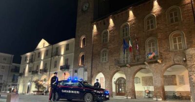 Copertina di 17enne uccisa e gettata in un torrente in provincia in Asti: residenti assediano casa di un giovane del posto con problemi psichiatrici