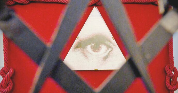 Società nascoste, Palazzo Chigi  e massoni dietro la  “bestia” del Sì