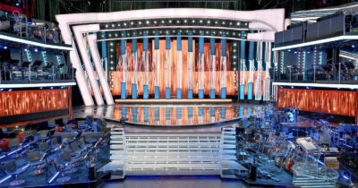 Copertina di Festival di Sanremo 2026, ecco la scenografia firmata da Riccardo Bocchini: “Annulliamo la distanza la distanza tra chi esegue e chi ascolta” – LA FOTO