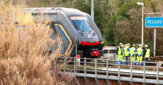 Copertina di Catena di sabotaggi manda in tilt l’Alta Velocità: due ordigni a Bologna, uno è esploso. Incendio a una cabina a Pesaro