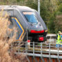 Copertina di Bologna, cavi tranciati in stazione. Una cabina incendiata a Pesaro: ipotesi sabotaggio. Ritardi sull’alta velocità